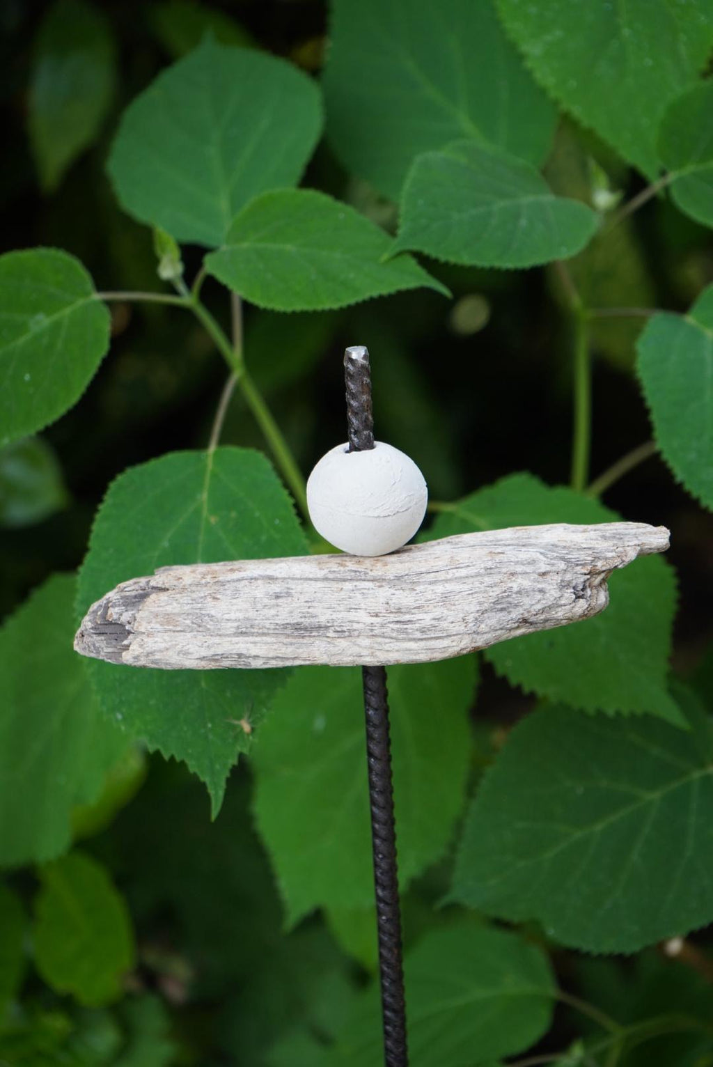 glatte Deko Kugel, Beton Kugel, Gartendeko, Kugel für den Garten MIT Holzstück und kleiner Kugel, Gartenstecker