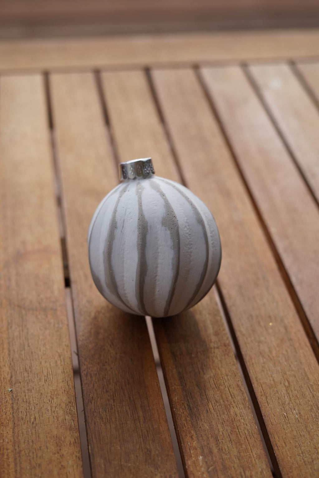 Christbaumkugel aus Beton, Beton Kugel, Beton Dekoration, Weihnachtsdekoration, weißlich