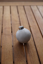 Christbaumkugel aus Beton, Beton Kugel, Beton Dekoration, Weihnachtsdekoration, weißlich