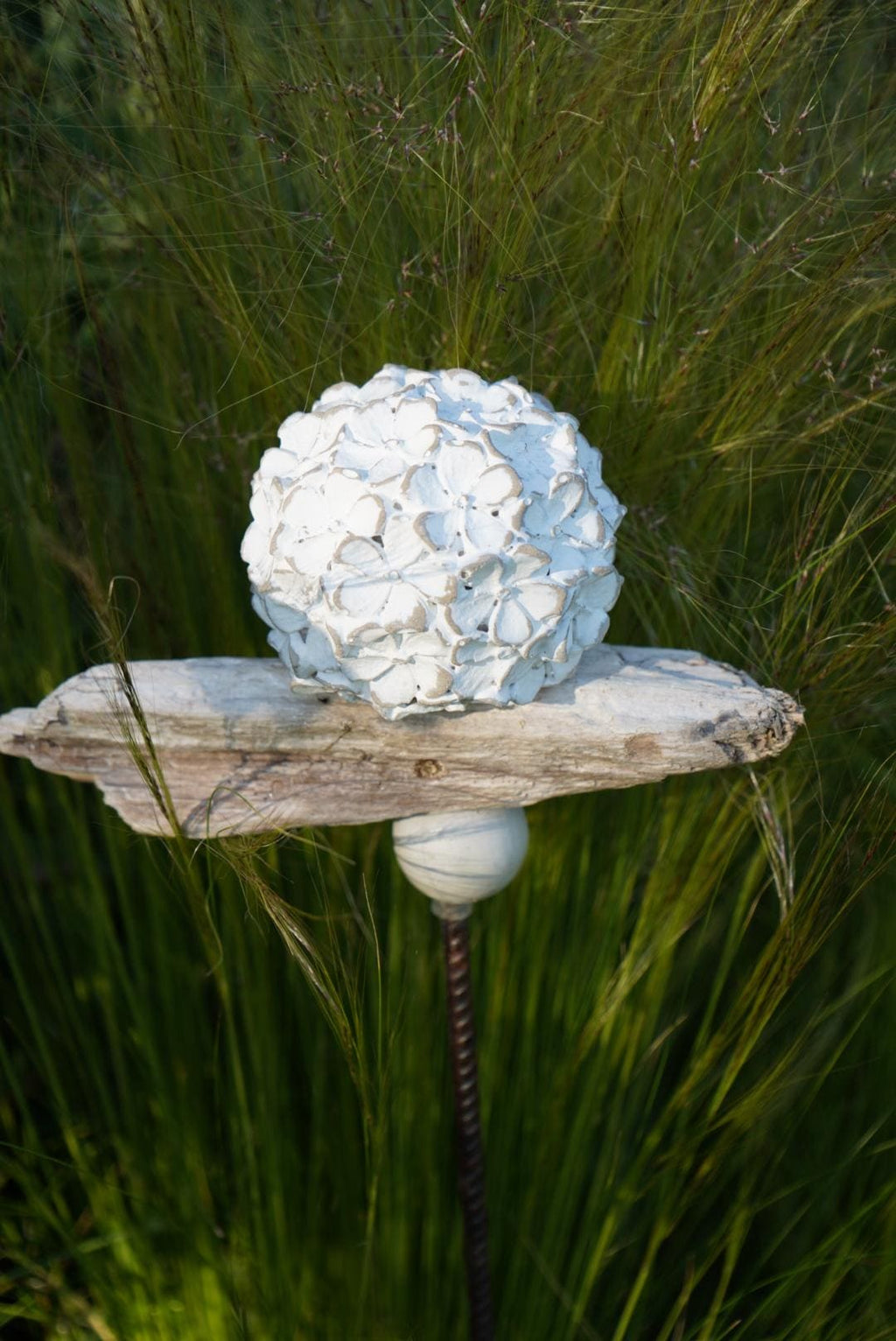 gemusterte Deko Kugel, Beton Kugel, Gartendeko, Kugel für den Garten MIT Holzstück und kleiner Kugel, Gartenstecker, shabby, hygge