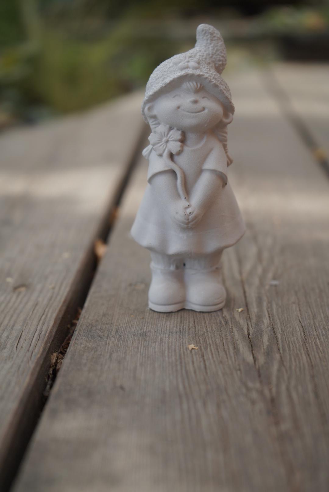 Deko Figur, Gartendeko, Gartenstecker mit Betonfigur, Baustahl, Blumenmädchen
