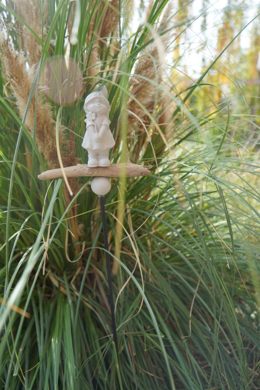 Deko Figur, Gartendeko, Gartenstecker mit Betonfigur, Baustahl, Blumenmädchen