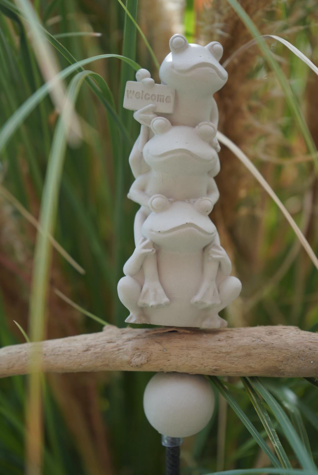 Deko Frosch, Beton Froschkönig, Gartendeko, Gartenstecker mit Betonfigur, Baustahl, Willkommensgruß
