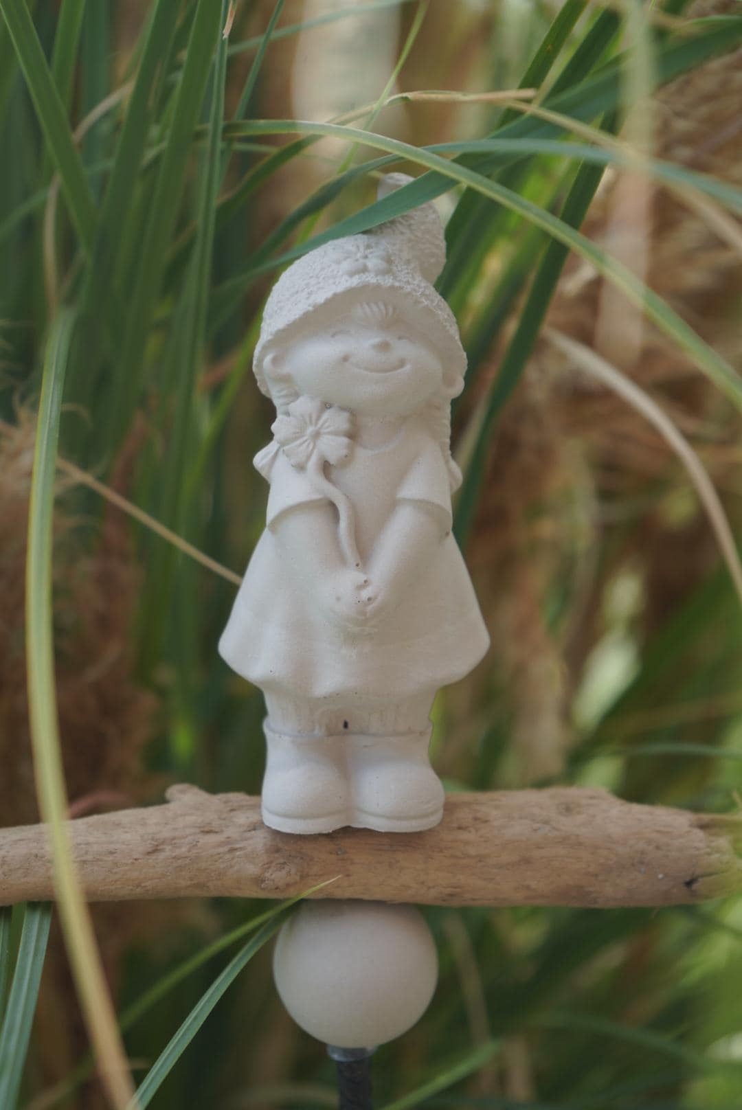 Deko Figur, Gartendeko, Gartenstecker mit Betonfigur, Baustahl, Blumenmädchen
