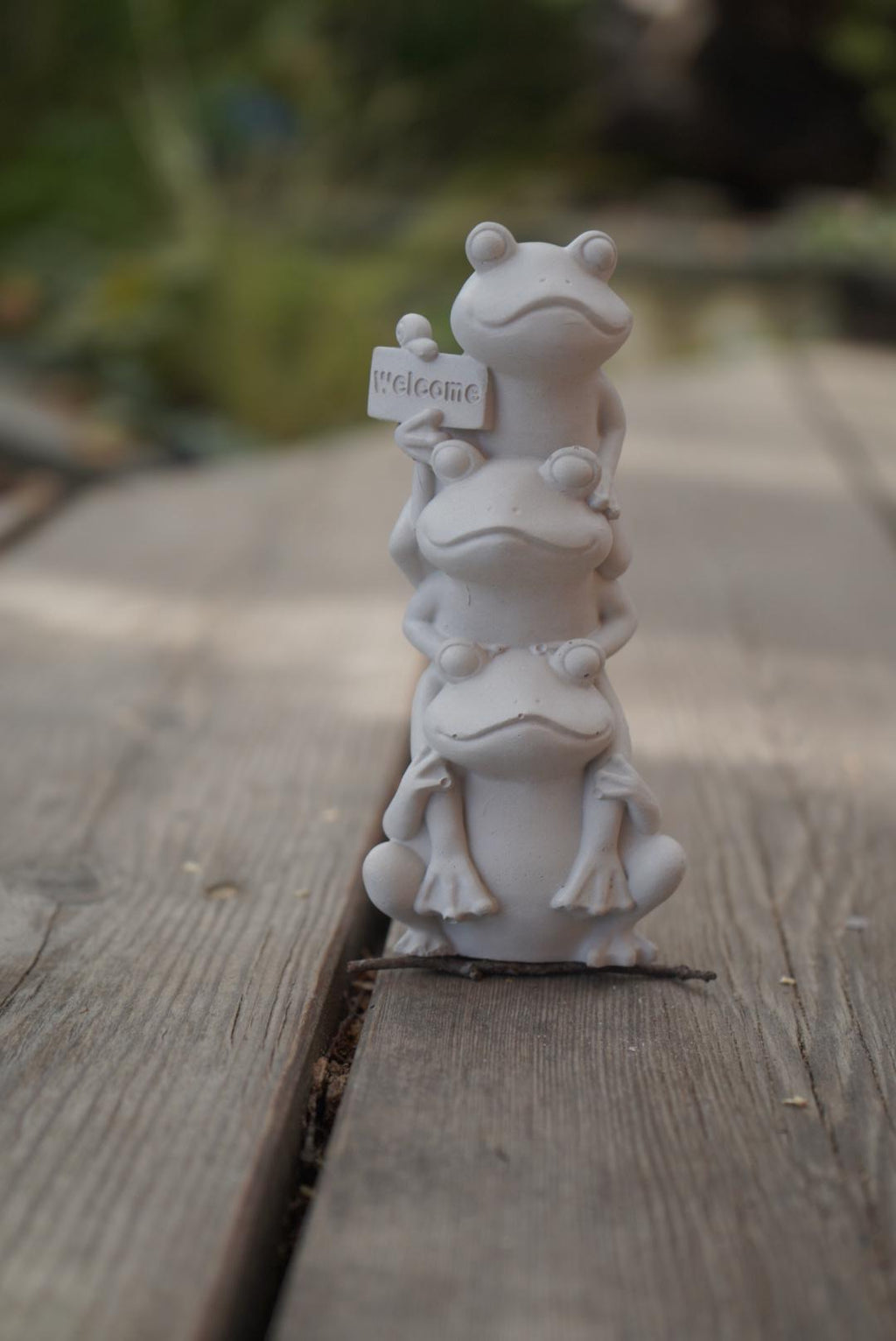 Deko Frosch, Beton Froschkönig, Gartendeko, Gartenstecker mit Betonfigur, Baustahl, Willkommensgruß