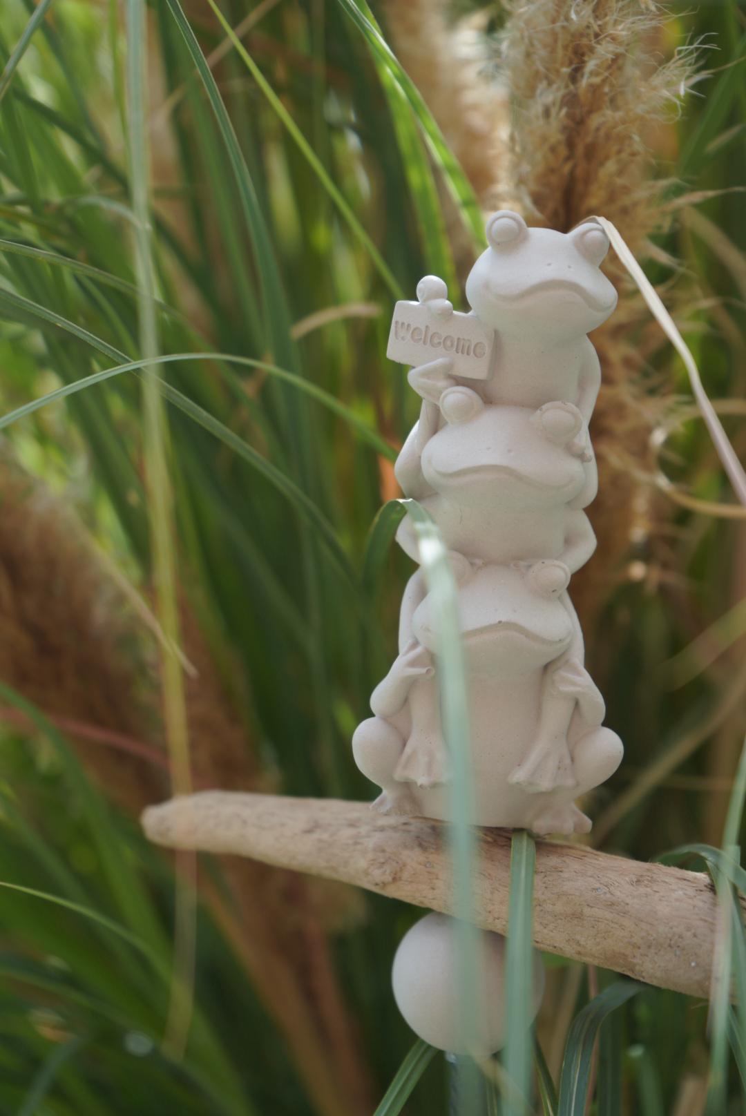 Deko Frosch, Beton Froschkönig, Gartendeko, Gartenstecker mit Betonfigur, Baustahl, Willkommensgruß